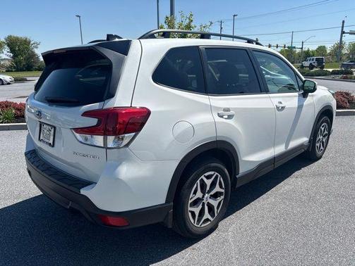 Crystal White Pearl 2024 Subaru Forester Premium