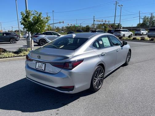 2025 Lexus ES 300h Base