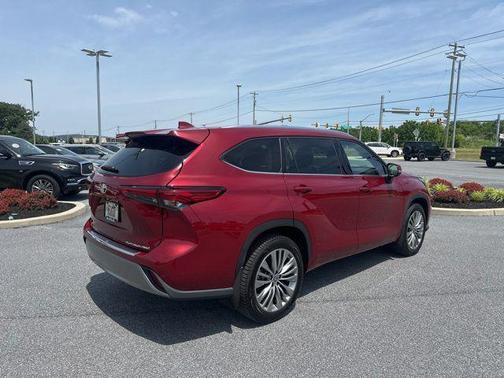 Ruby Flare Pearl 2022 Toyota Highlander Platinum