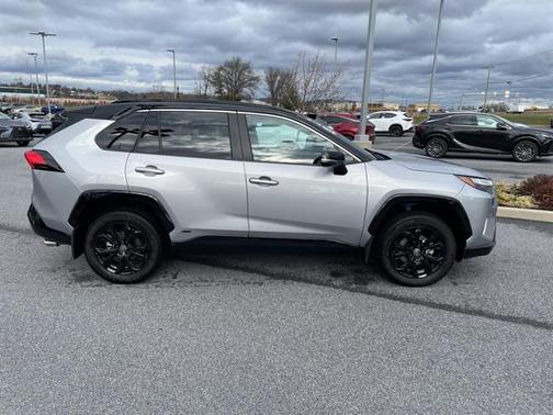 2022 Toyota RAV4 Hybrid SE
