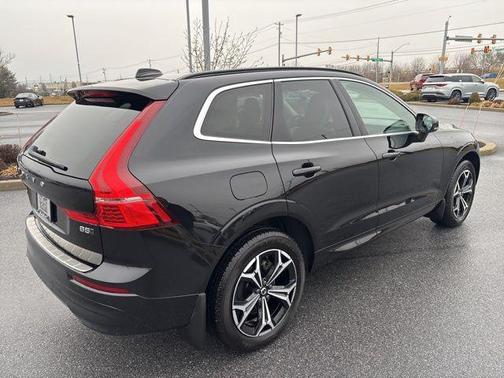 2022 Volvo XC60 B5 Momentum