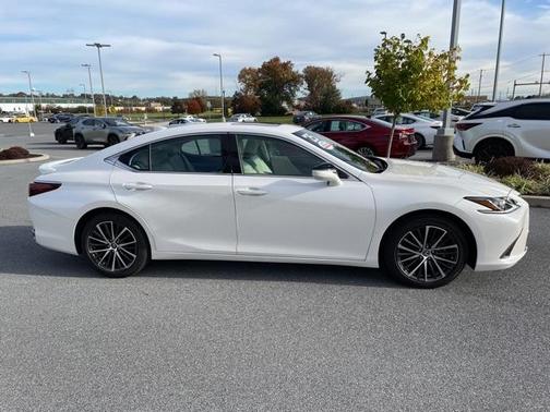 2025 Lexus ES 300h Base