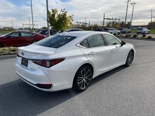 2025 Lexus ES 300h Base