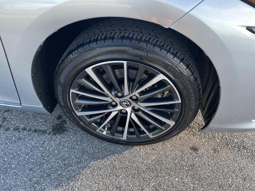2025 Lexus ES 300h Base