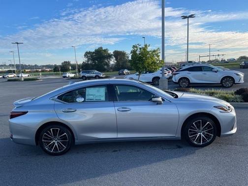 2025 Lexus ES 300h Base