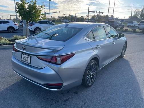 2025 Lexus ES 300h Base