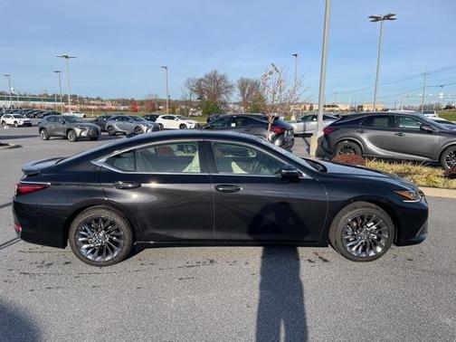 2024 Lexus ES 300h Luxury