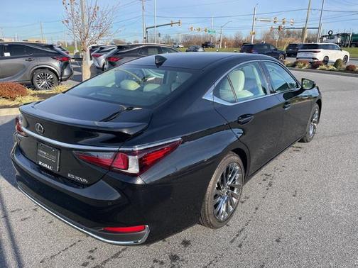 2024 Lexus ES 300h Luxury