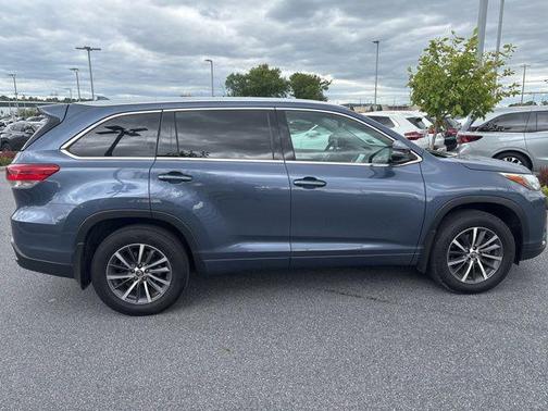 Shoreline Mist 2017 Toyota Highlander XLE