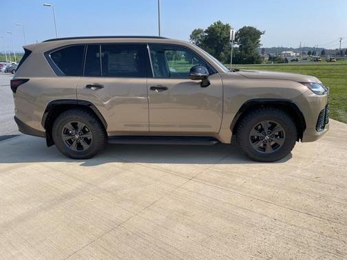 2025 Lexus LX 700h Overtrail