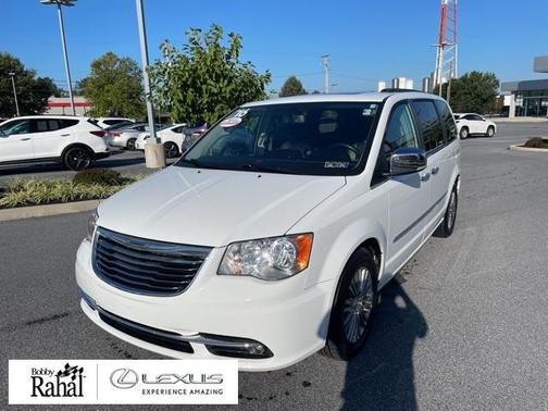 2016 Chrysler Town & Country Touring-L