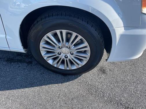 2016 Chrysler Town & Country Touring-L