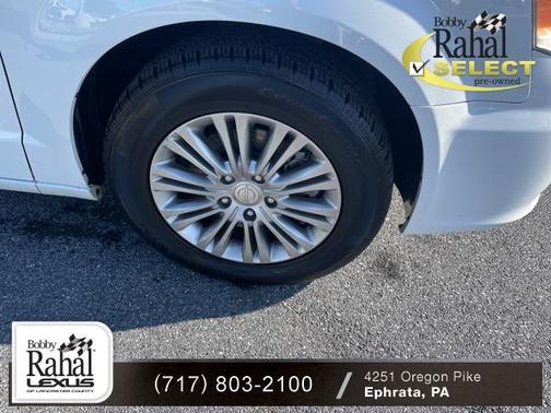 2016 Chrysler Town & Country Touring-L