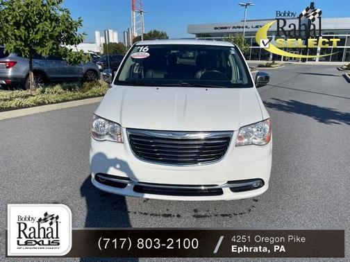 2016 Chrysler Town & Country Touring-L