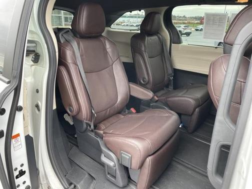 2022 Toyota Sienna Platinum
