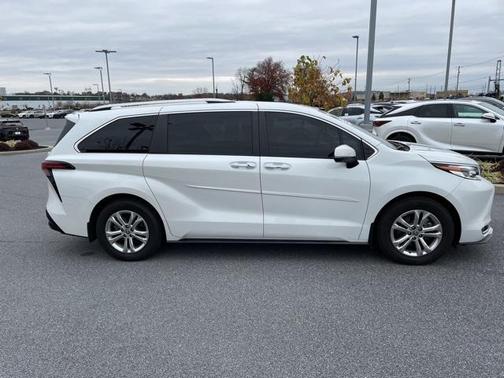 2022 Toyota Sienna Platinum