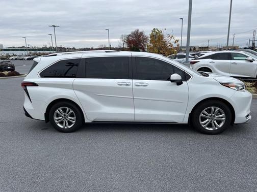 2022 Toyota Sienna Platinum