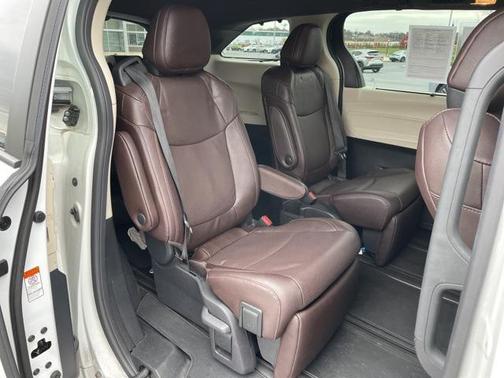 2022 Toyota Sienna Platinum