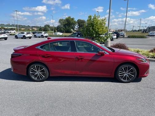 2025 Lexus ES 300h Base