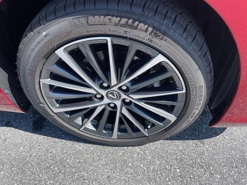 2025 Lexus ES 300h Base