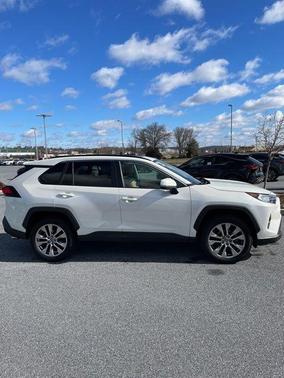 2021 Toyota RAV4 XLE Premium