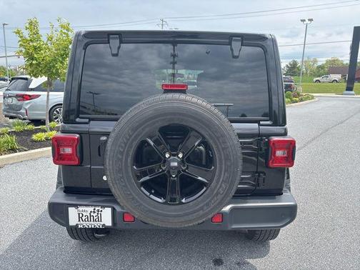 Black Clearcoat 2020 Jeep Wrangler Unlimited Sahara