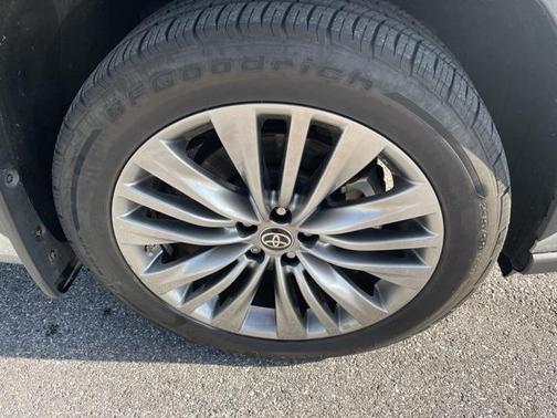 2021 Toyota Highlander Hybrid Platinum