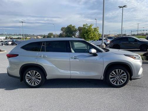 2021 Toyota Highlander Hybrid Platinum