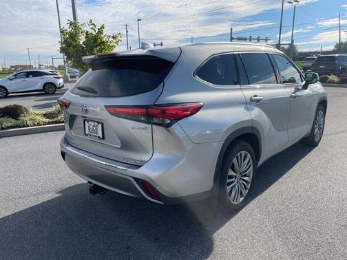 2021 Toyota Highlander Hybrid Platinum