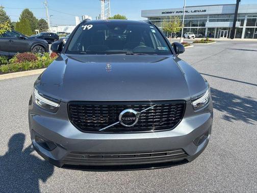 Osmium Grey Metallic 2019 Volvo XC40 T5 R-Design
