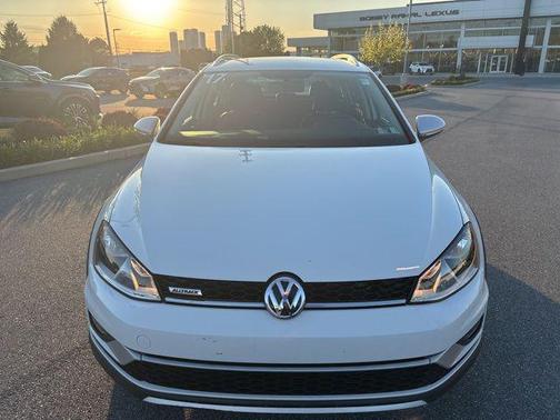 Pure White 2017 Volkswagen Golf Alltrack TSI S