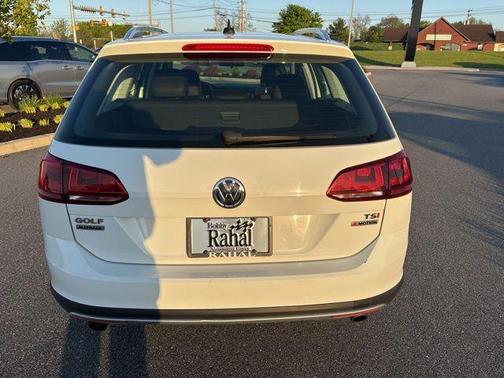 Pure White 2017 Volkswagen Golf Alltrack TSI S