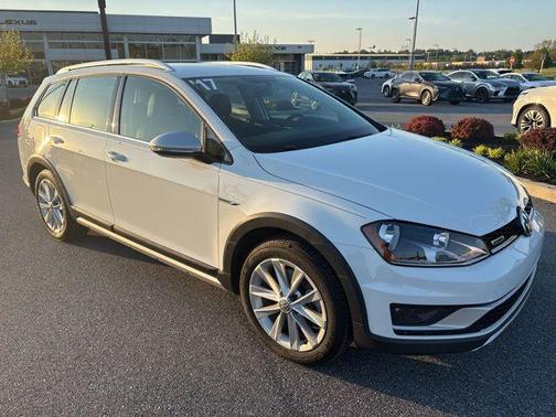 Pure White 2017 Volkswagen Golf Alltrack TSI S