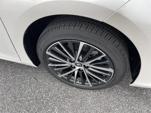 2025 Lexus ES 350 Base