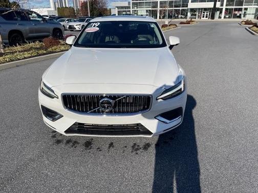 2019 Volvo S60 Hybrid T5