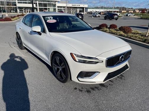 2019 Volvo S60 Hybrid T5