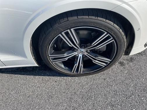 2019 Volvo S60 Hybrid T5