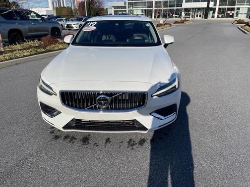 2019 Volvo S60 Hybrid T5