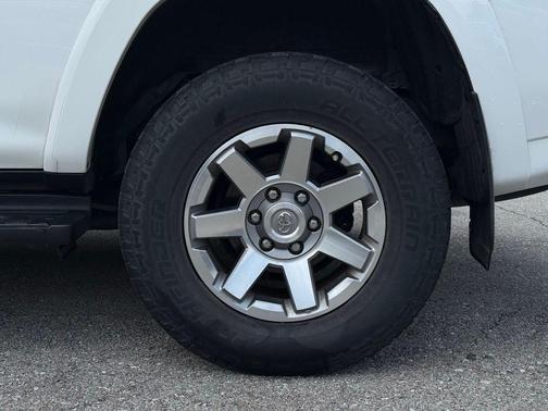 Super White 2016 Toyota 4Runner Trail