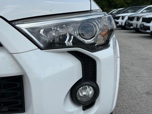 Super White 2016 Toyota 4Runner Trail