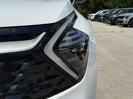 Glacial White Pearl 2025 Kia Sportage EX