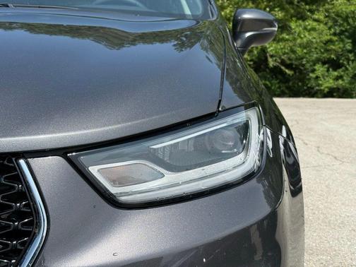 Granite Crystal Metallic Clearcoat 2023 Chrysler Pacifica Touring L