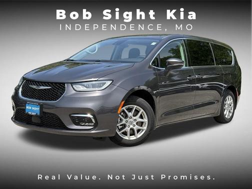 Granite Crystal Metallic Clearcoat 2023 Chrysler Pacifica Touring L