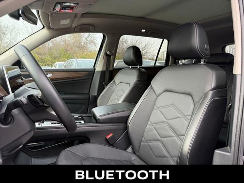 2024 Volkswagen Atlas 2.0T SE w/Technology 4MOTION