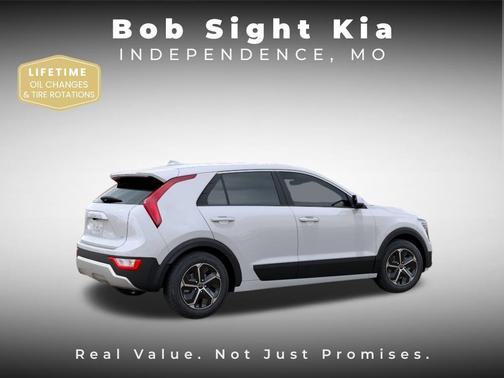 Snow White Pearl 2026 Kia Niro LX