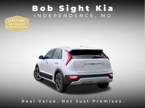 Snow White Pearl 2026 Kia Niro LX