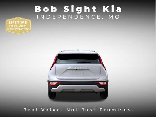 Snow White Pearl 2026 Kia Niro LX