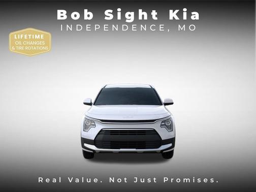 Snow White Pearl 2026 Kia Niro LX