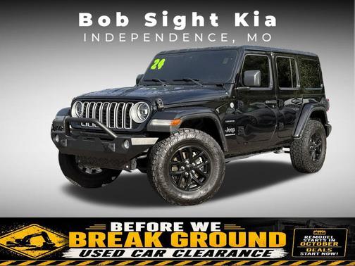 Black Clearcoat 2024 Jeep Wrangler 4-Door Sahara 4x4