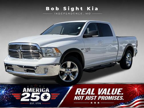 Bright White Clearcoat 2019 RAM 1500 Big Horn